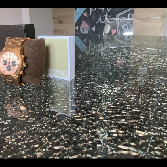 Authentic micheal kors watch ! - Picture 4 of 13